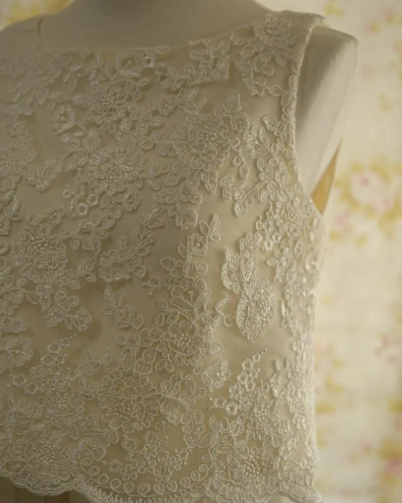 Sleeveless Lace Top and Skirt – detail