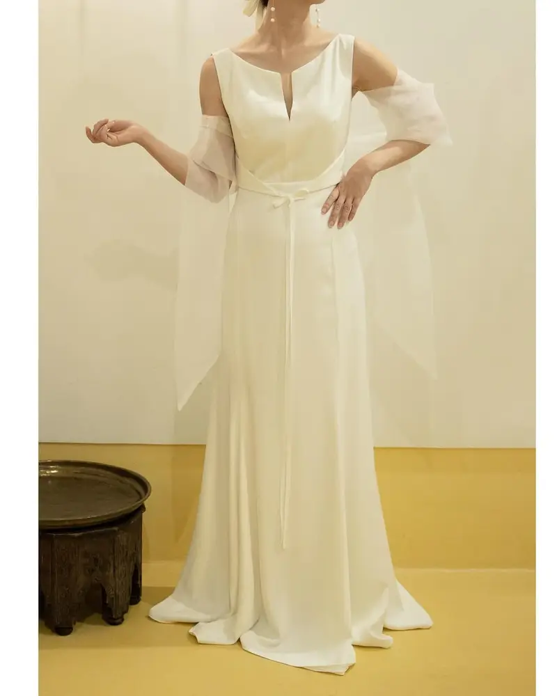 シンプルなマーメイドドレスの正面