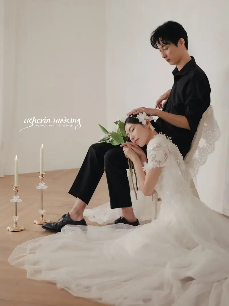 wedding-hero-seated-embrace-candle.webp