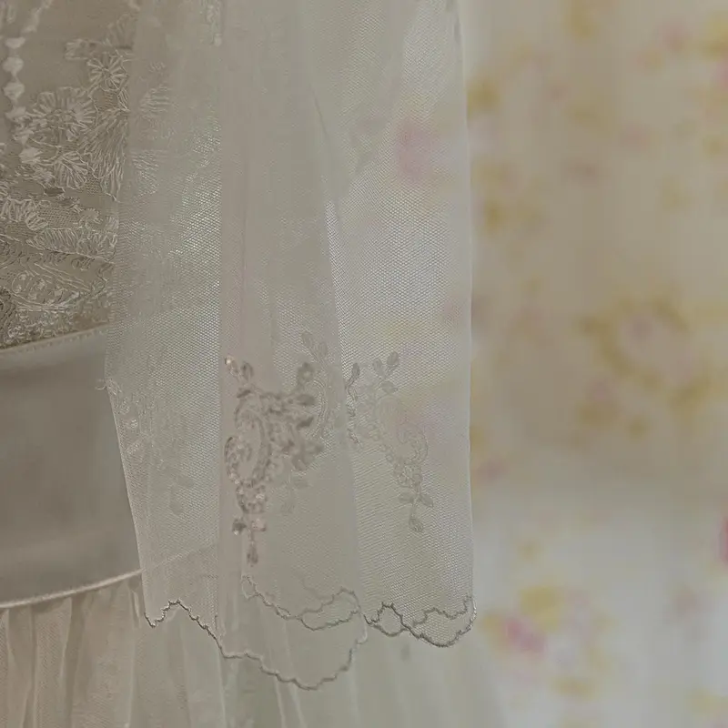 刺繍レースのボレロドレスのディテール