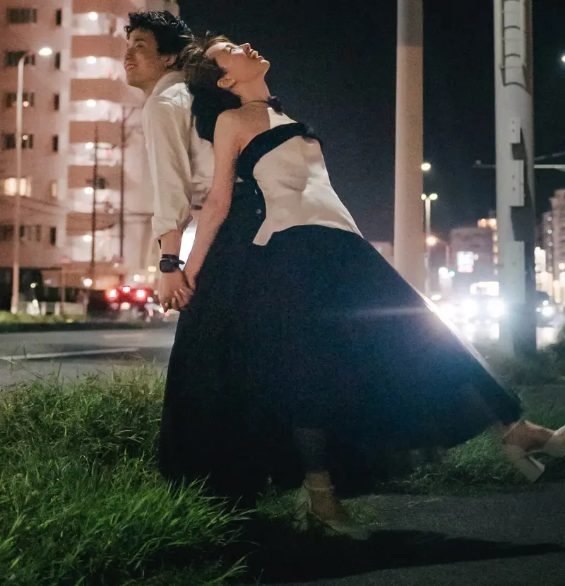 ブラックチュールスカート｜夜のロケーションフォト