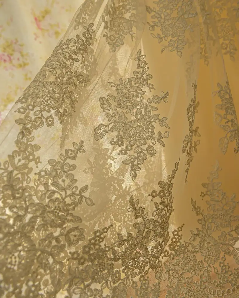 Sleeveless Lace Top and Skirt – detail