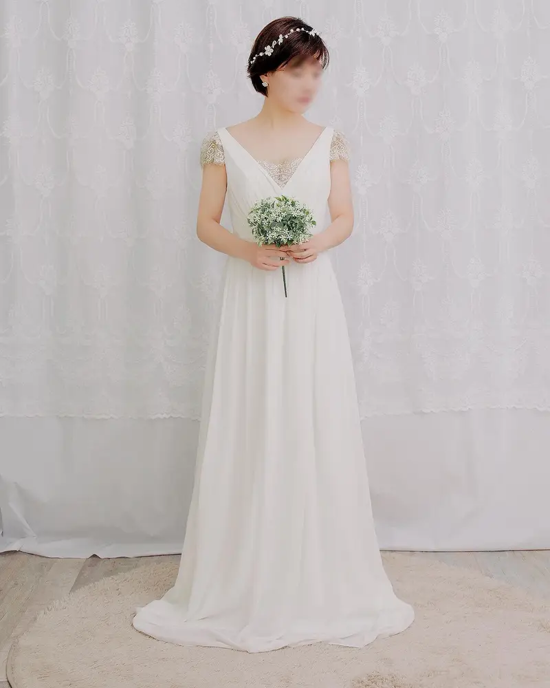 ビーズのシフォンドレスと花柄のヴィンテージドレス